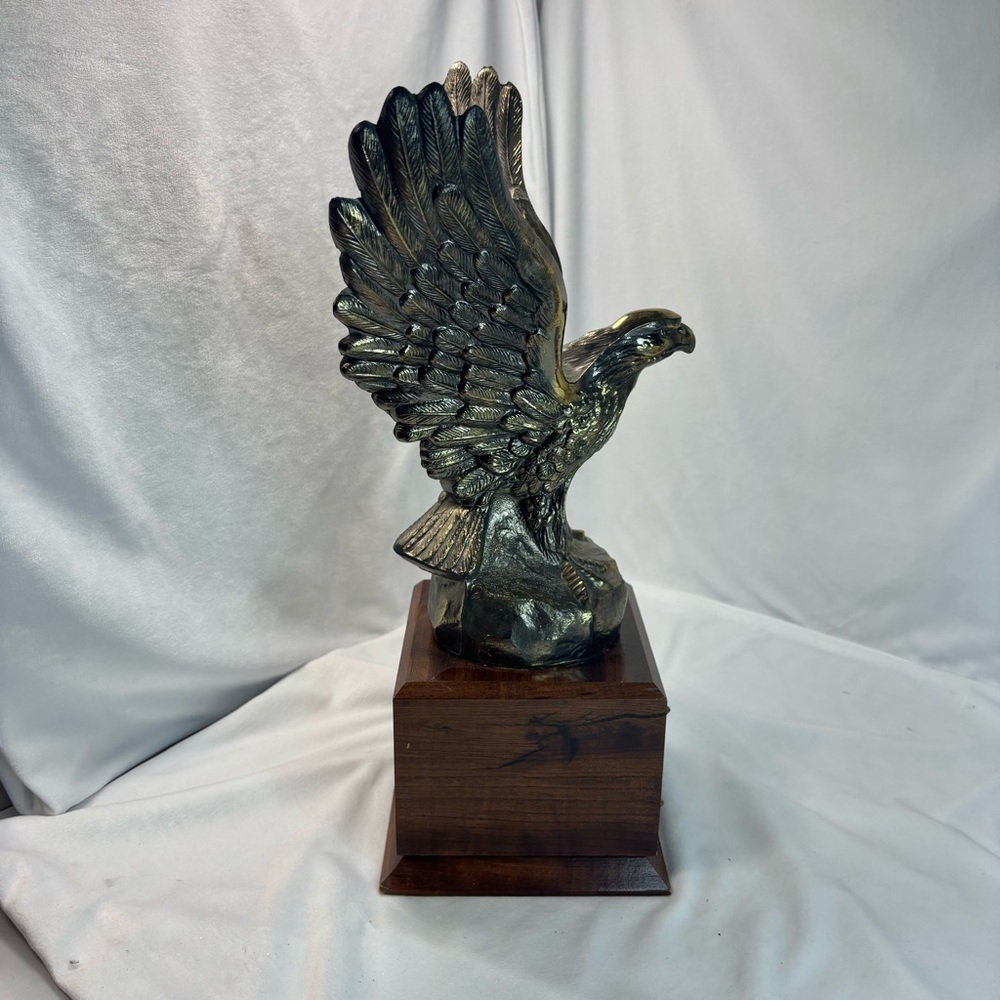 Vintage Eagle Club Trophy Antique Gold Eagle Statue Wood Base Americana Decor - Picture 8 of 10